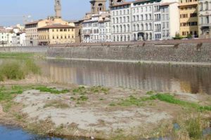 L'Arno in secca (foto Regione Toscana)