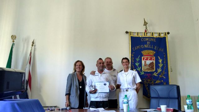 L'assessore Federica Fratoni consegna il Pegaso