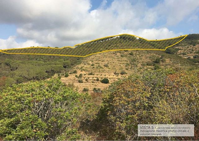 Il crinale di collina che sarebbe destinato a scomparire (Legambiente Arcipelago Toscano)