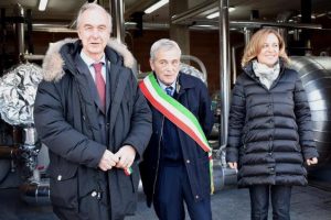 Da sinistra, Massimo Montemaggi, responsabile Geotermia Enel Green Power, Luigi Vagaggini, sindaco di Piancastagnaio, Federica Fratoni, assessore regionale all'Ambiente. (Foto Enel Green Power)