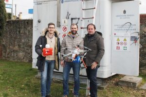 A sinistra l'assessore all'ambiente Matteo Francesconi. (Foto da Comune di Capannori).