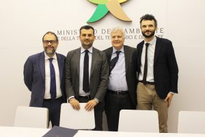 A destra il sindaco di Prato Matteo Biffoni. Alla sua destra il ministro Gian Luca Galletti. (Foto da Ministero dell'Ambiente).