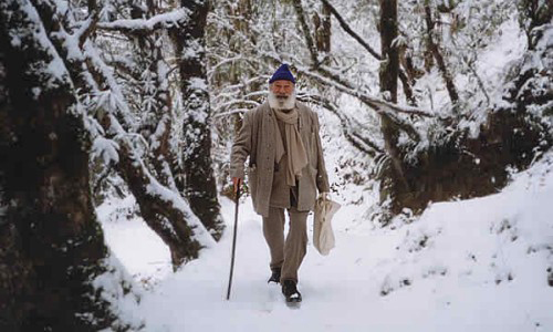 Tiziano Terzani in Himalaya nel 2002. (Foto da www.tizianoterzani.com).