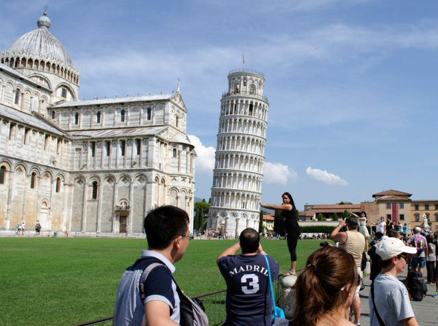 turisti-pisa-toscana-ambiente