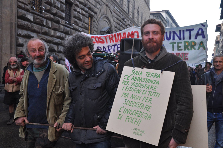 Corteo di "Mondeggi bene comune, fattoria senza padroni" dello scorso dicembre a Firenze. ( Foto da tbcfirenzemondeggi.noblogs.org).