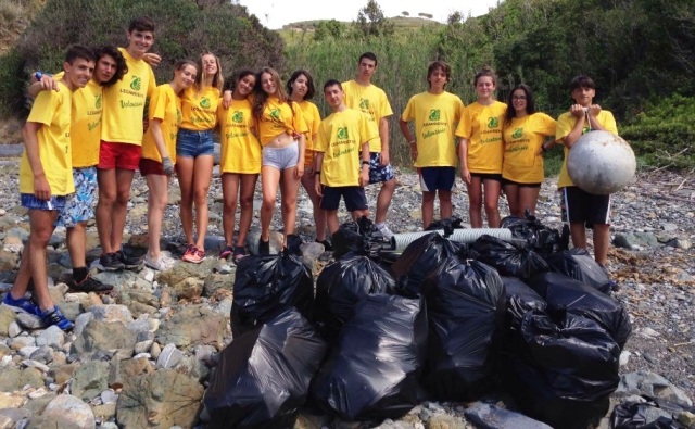 Volontari di Legambiente all'Isola d'Elba (foto Legambiente)