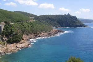 Costa di Livorno: il Romito e il Castello Sonnino. (Foto da it.wikipedia.org/).