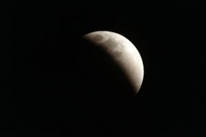 Eclisse di Luna, pubblico dominio senza obbligo di citazione Pixabay