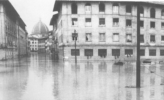 Alluvione di Firenze del 1966. (Foto da it.wikipedia.org).