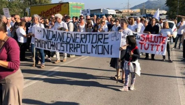 La manifestazione del 13 ottobre (foto da www.movimentolalibellula.com)