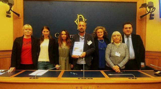 La presentazione delle firme alla Sala Stampa della Camera