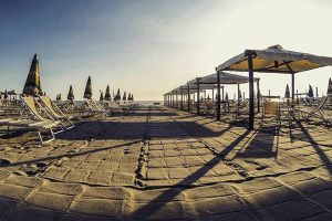 Il Bagno Alhambra di Viareggio. (Foto da www.facebook.com/bagnoalhambra)