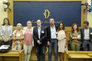 Foto di gruppo dopo la conferenza stampa di ieri 30 luglio a Montecitorio (foto dalla pagina Facebook No pesticidi)