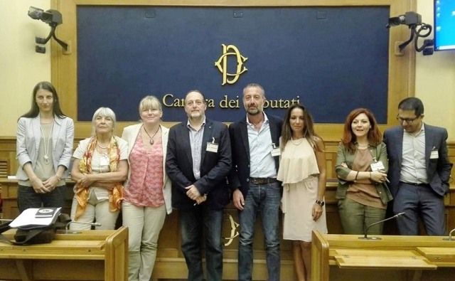 Foto di gruppo dopo la conferenza stampa di ieri 30 luglio a Montecitorio (foto dalla pagina Facebook No pesticidi)