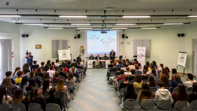 Un incontro sul clima in un istituto superiore di Viareggio