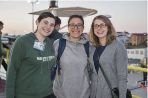 Al centro Francesca Meneghini con due colleghe ricercatrici. (Foto da Università di Pisa).