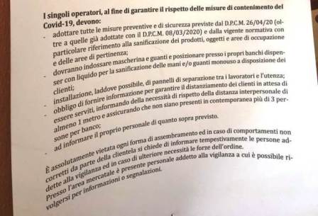 Cartello con le modalità di accesso al mercato (particolare)