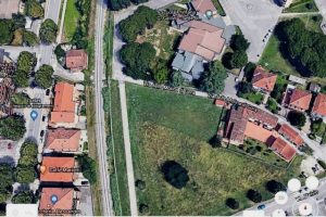 Veduta aerea dell'area dove sorgerà la palazzina di edilizia sociale (da Circolo Legambiente Pistoia)