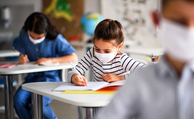 bambini mascherina scuola