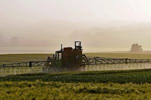pesticidi-campi-spargimento