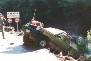 Una mostra artistica diffusa ricorda l'alluvione di Garfagnana e Versilia con 13 morti.