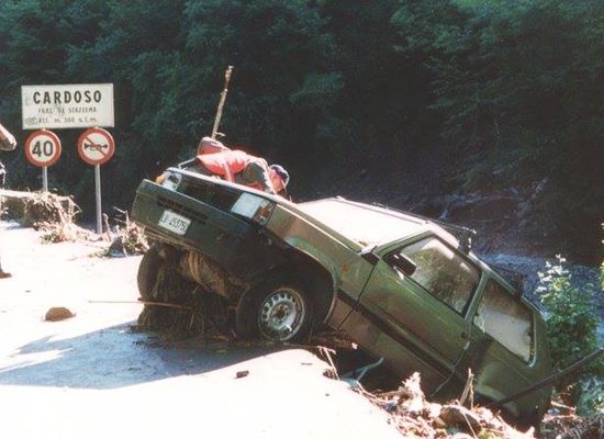 Una mostra artistica diffusa ricorda l'alluvione di Garfagnana e Versilia con 13 morti.
