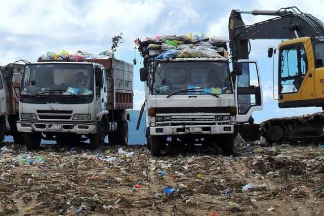 discarica-camion-rifiuti_toscana-ambiente