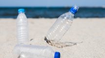 Costa toscana, rilevati più di 300 rifiuti ogni 100 metri di spiaggia. Il 95% è di plastica.