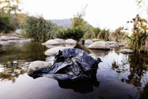 plastica-fiume-Consorzio_Toscana-ambiente