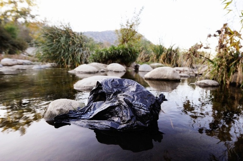 plastica-fiume-Consorzio_Toscana-ambiente