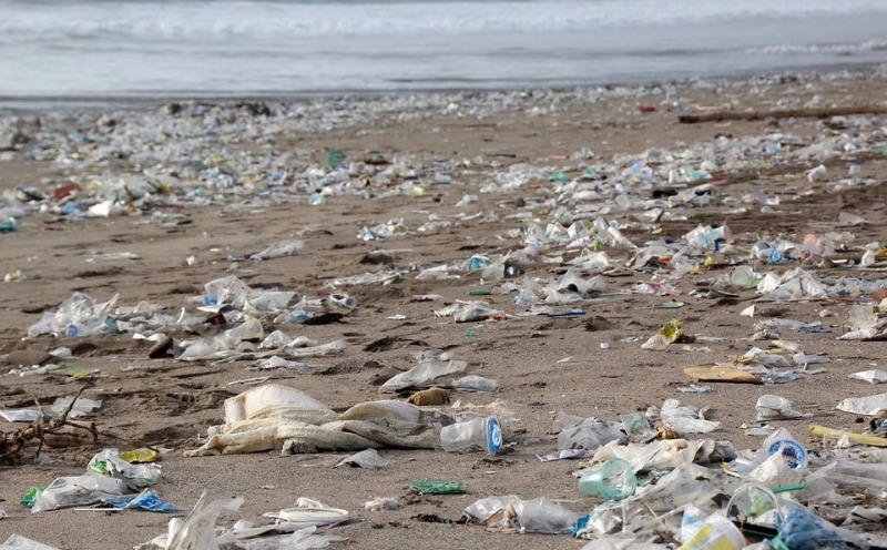 plastica-spiaggia_Toscana-ambiente