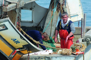 pescatori-plastica-Salvamare_Toscana-ambiente
