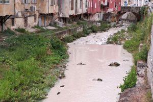 acqua-inquinata-Apuane_Toscana-ambiente