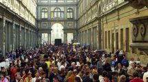 turisti-fi-raccolta-differenziata_Toscana-ambiente