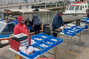 Pescatori-Viareggio-polistirolo_Toscana-ambiente