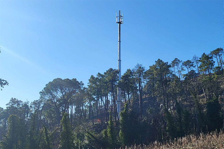 Monteferrato-prato-antenna-telefonica-Toscana-ambiente