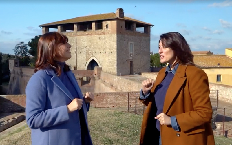 Da sinistra Monica Caradonna ed Elisa Isoardi (Immagine Rai Uno)